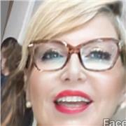 Diplomata in lingue, parlo e scrivo fluentemente inglese, francese e spagnolo. Lavoro come receptionist e impartisco lezioni priv